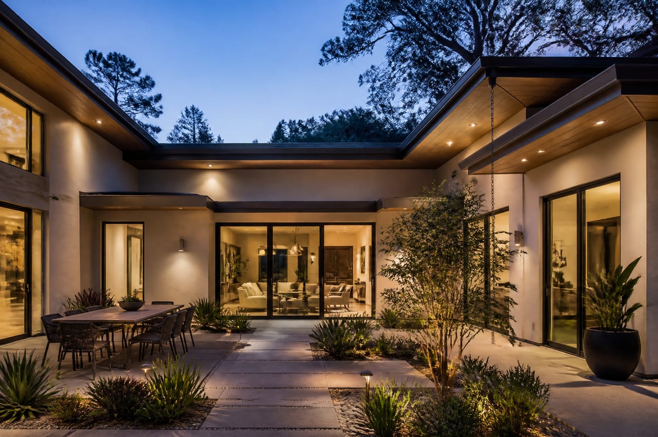 Le Manoir des Lumières : Une architecture classique rehaussée par des touches contemporaines.